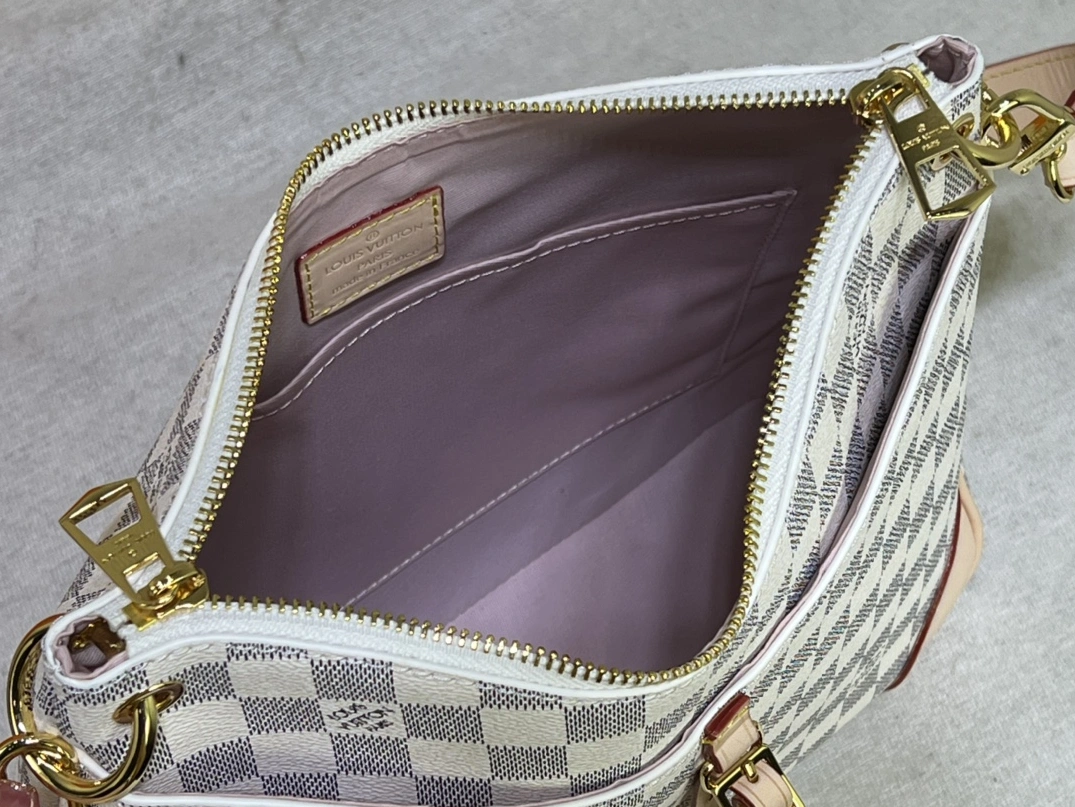 Louis Vuitton AAA Quality Messenger Bags For Women TopPick 959
