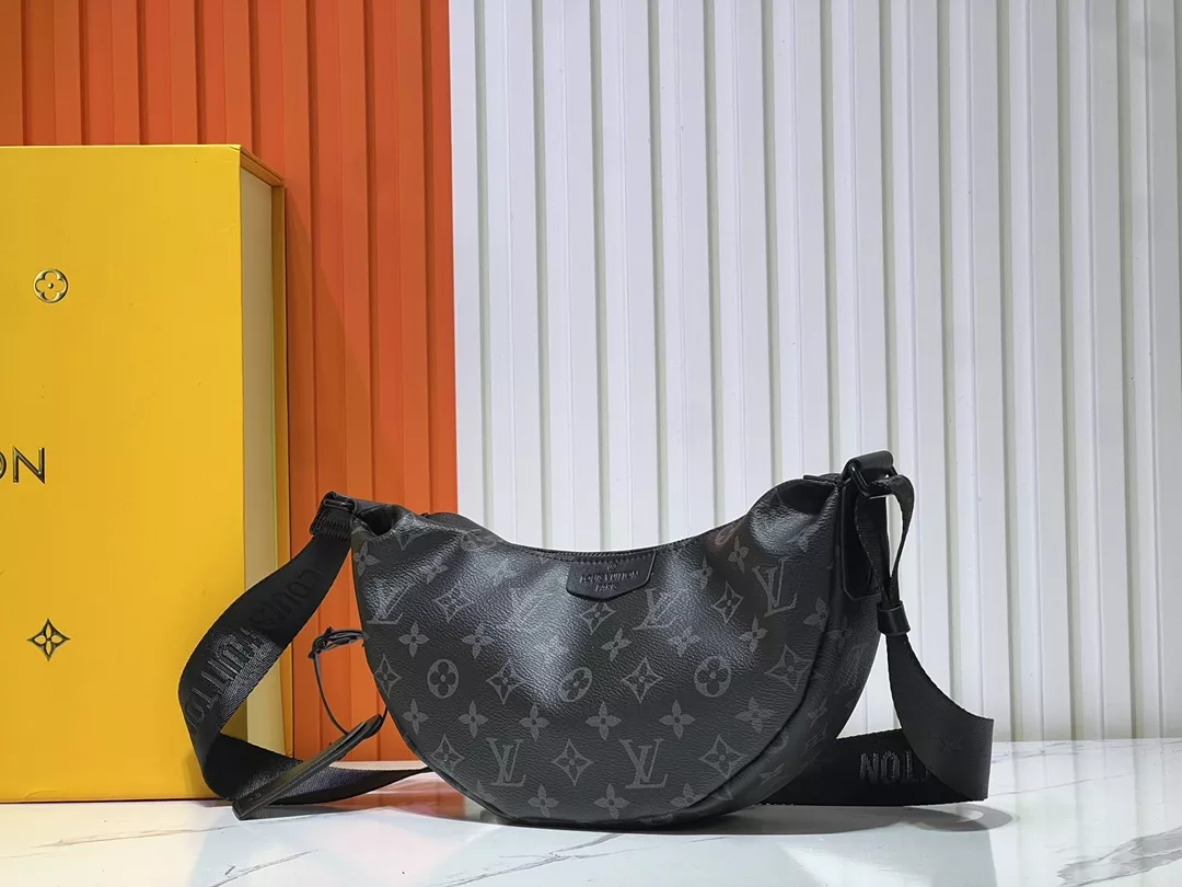 Louis Vuitton AAA Quality Messenger Bags For Women Trendsetting 2712
