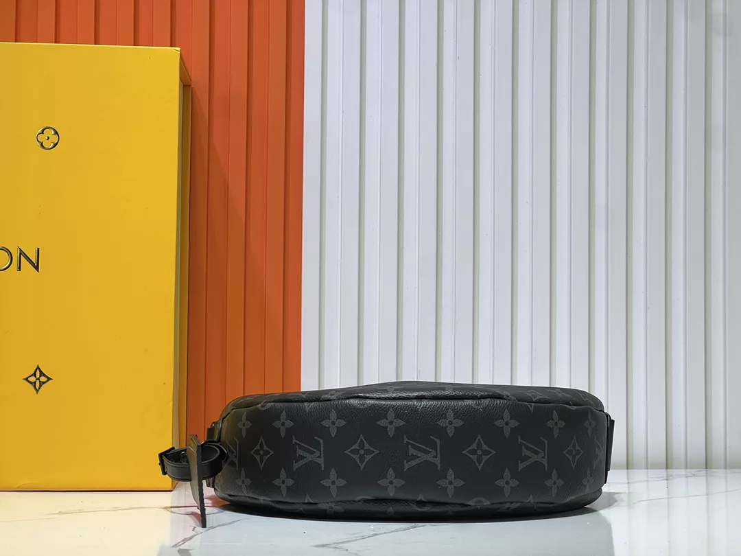 Louis Vuitton AAA Quality Messenger Bags For Women Trendsetting 2712