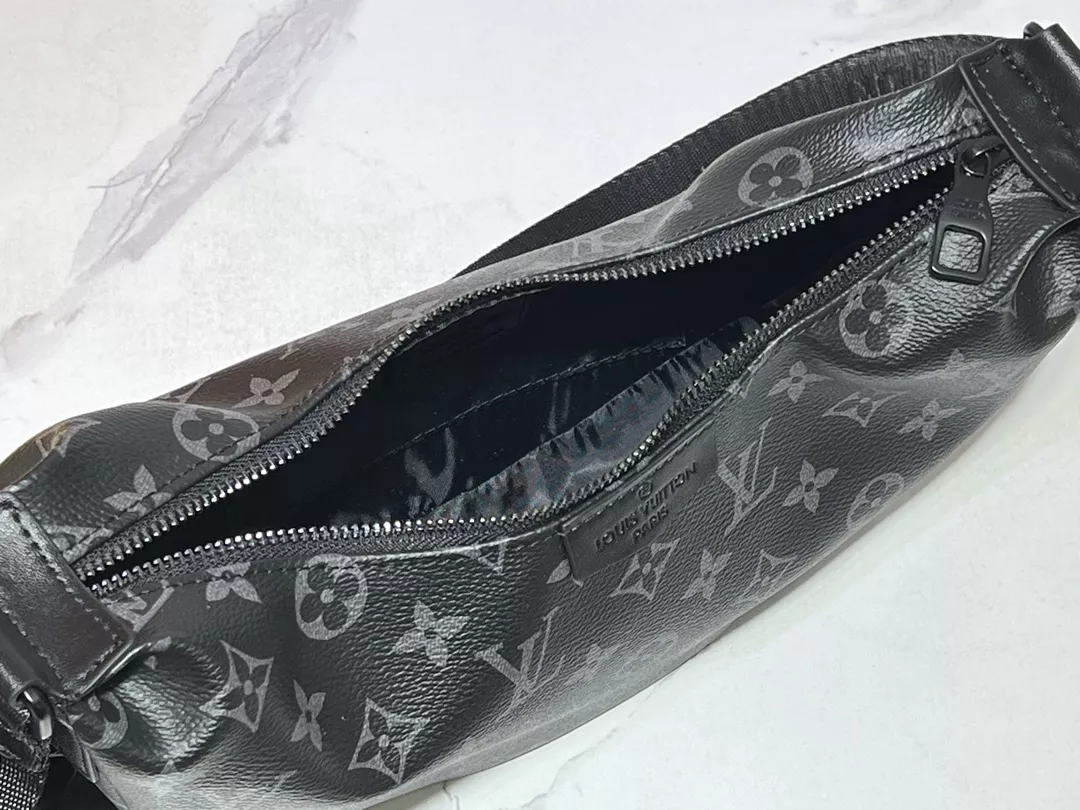 Louis Vuitton AAA Quality Messenger Bags For Women Trendsetting 2712