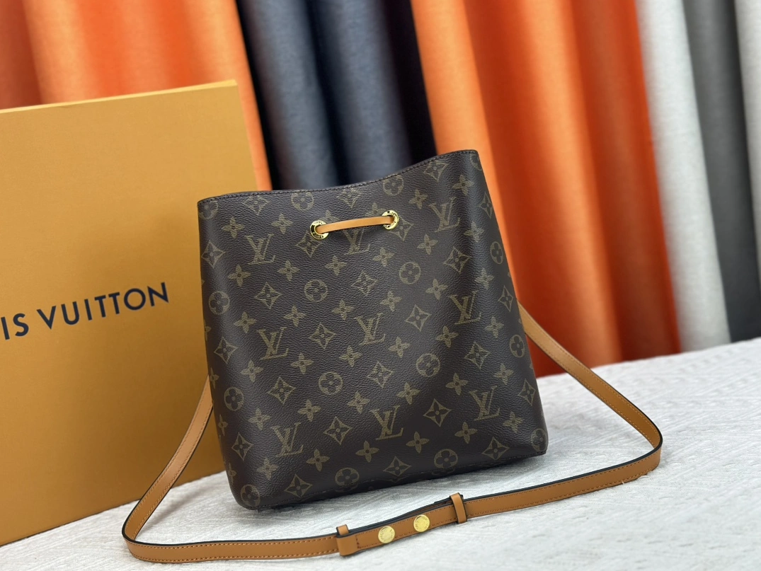 Louis Vuitton AAA Quality Messenger Bags For Women Trendsetting 3634