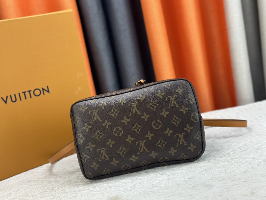 Louis Vuitton AAA Quality Messenger Bags For Women Trendsetting 3634