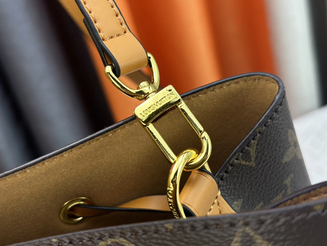 Louis Vuitton AAA Quality Messenger Bags For Women Trendsetting 3634