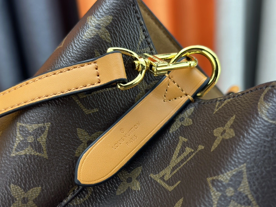 Louis Vuitton AAA Quality Messenger Bags For Women Trendsetting 3634