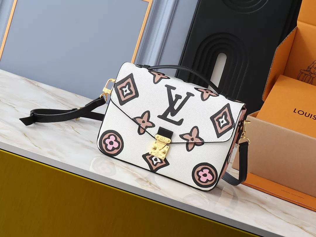 Louis Vuitton AAA Quality Messenger Bags For Women Trendsetting 4237