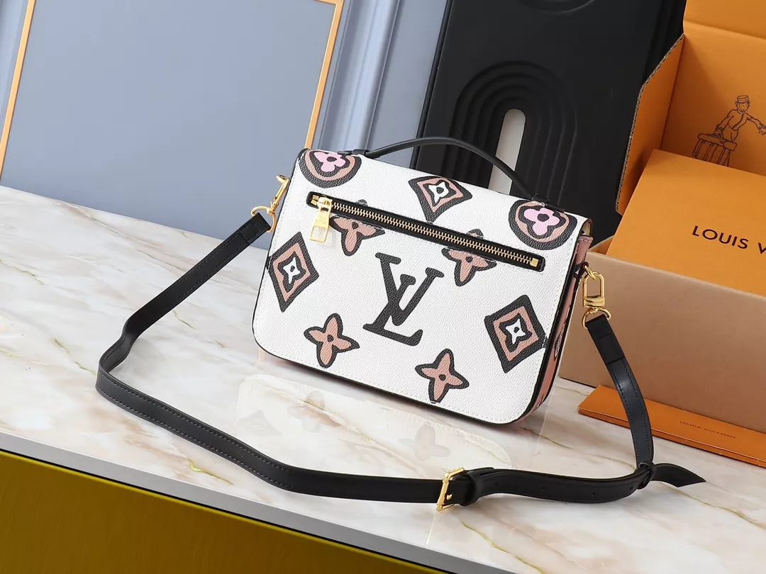 Louis Vuitton AAA Quality Messenger Bags For Women Trendsetting 4237