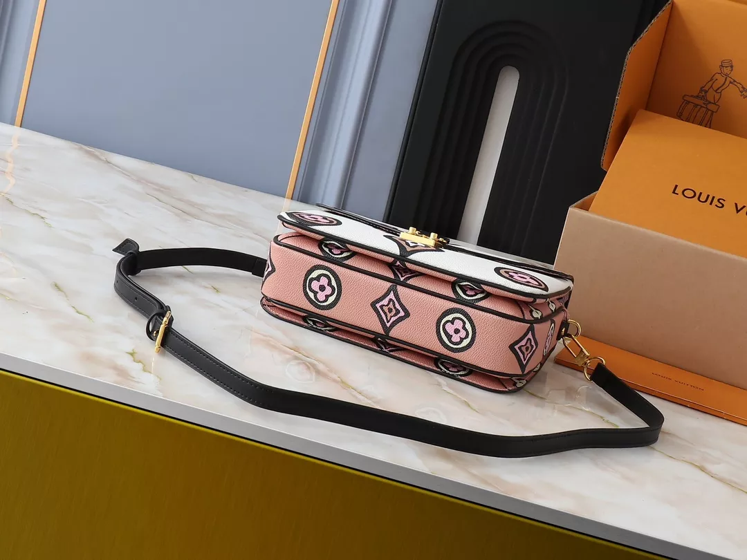Louis Vuitton AAA Quality Messenger Bags For Women Trendsetting 4237