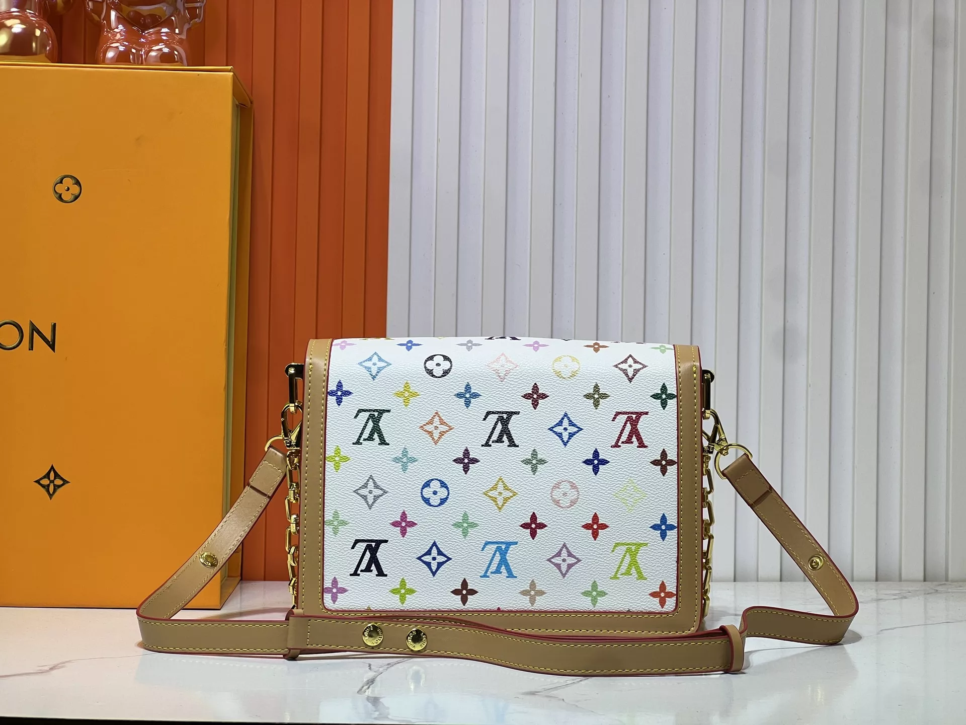 Louis Vuitton AAA Quality Messenger Bags For Women Trendsetting 8496