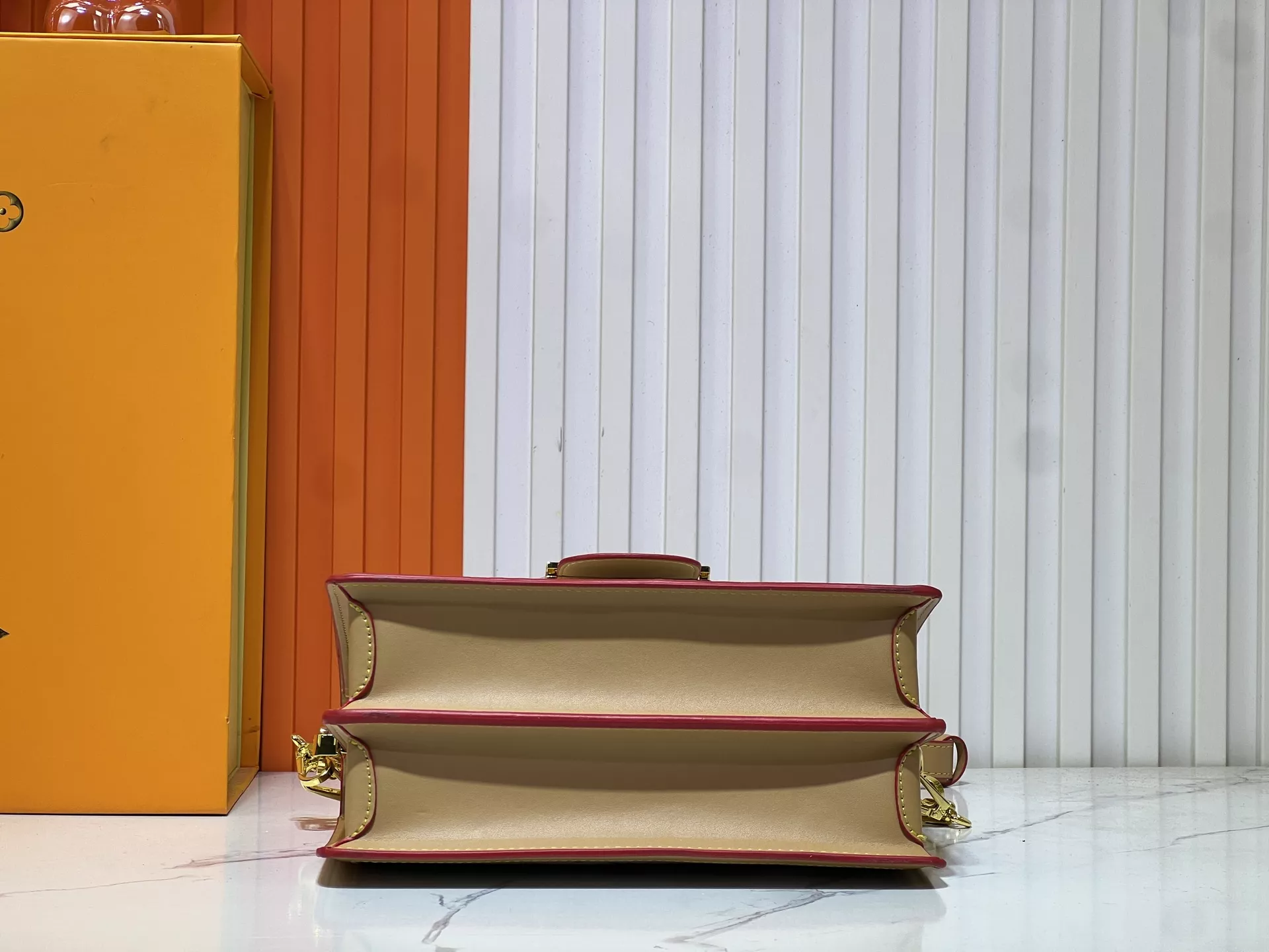 Louis Vuitton AAA Quality Messenger Bags For Women Trendsetting 8496