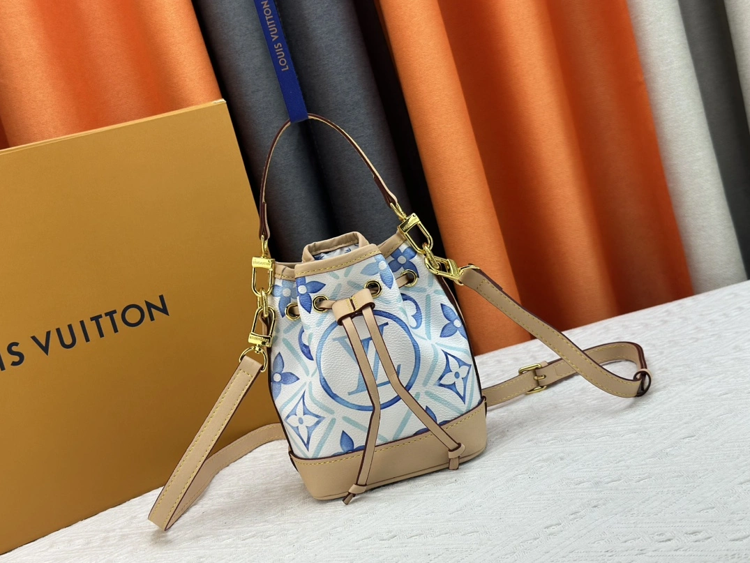 Louis Vuitton AAA Quality Messenger Bags For Women Trendy 5764