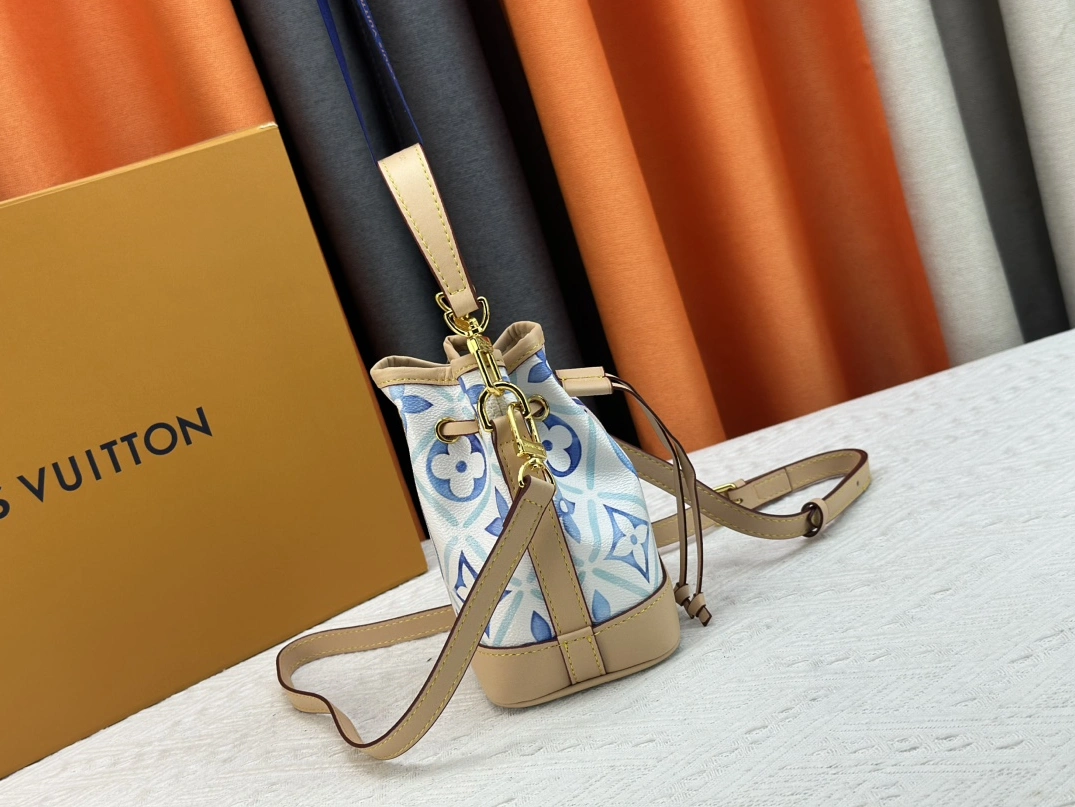 Louis Vuitton AAA Quality Messenger Bags For Women Trendy 5764