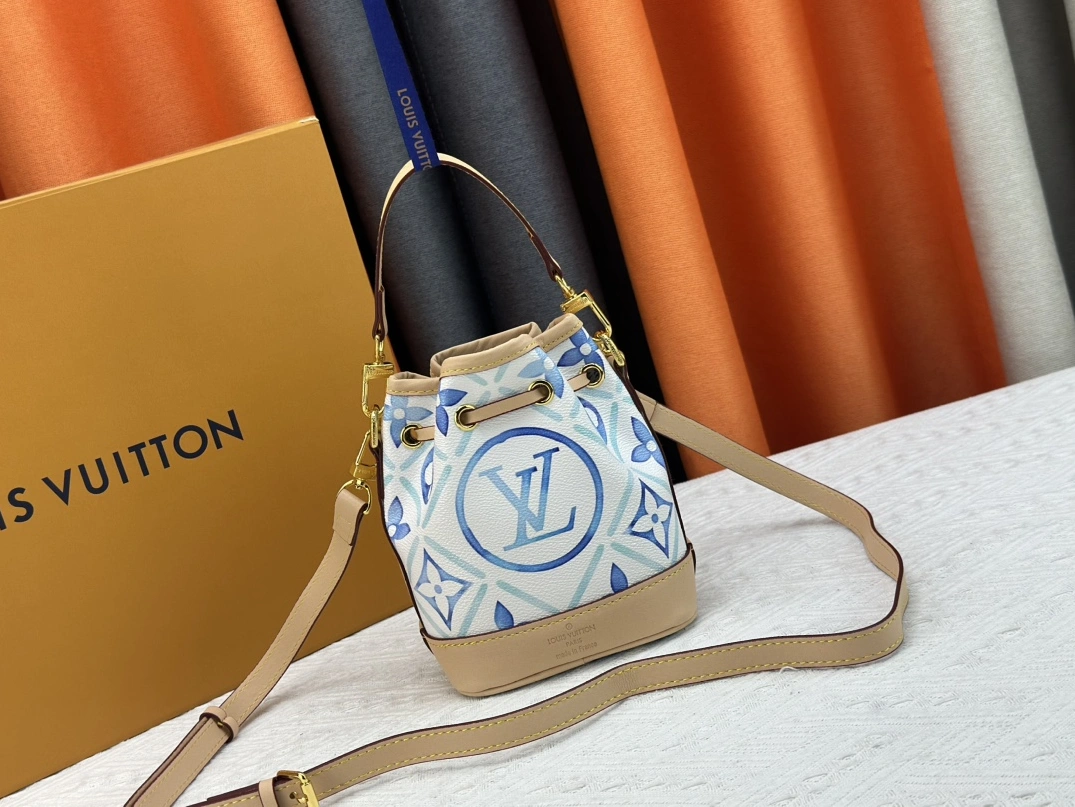 Louis Vuitton AAA Quality Messenger Bags For Women Trendy 5764