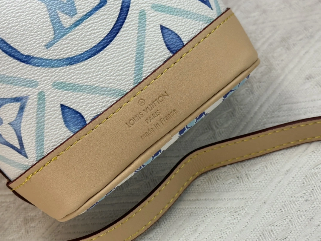 Louis Vuitton AAA Quality Messenger Bags For Women Trendy 5764
