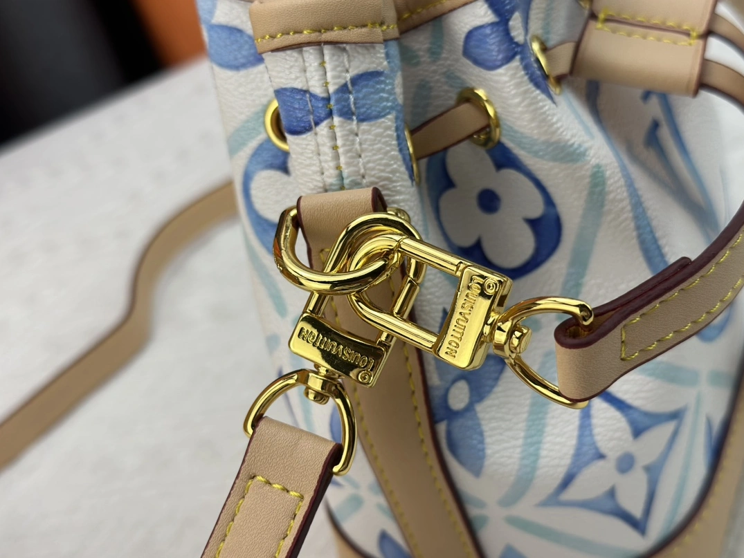 Louis Vuitton AAA Quality Messenger Bags For Women Trendy 5764