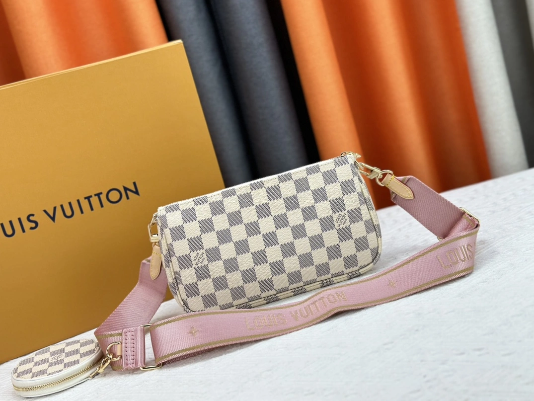 Louis Vuitton AAA Quality Messenger Bags For Women Trendy 8206