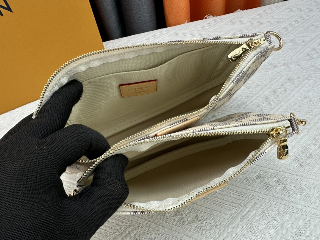 Louis Vuitton AAA Quality Messenger Bags For Women Trendy 8206