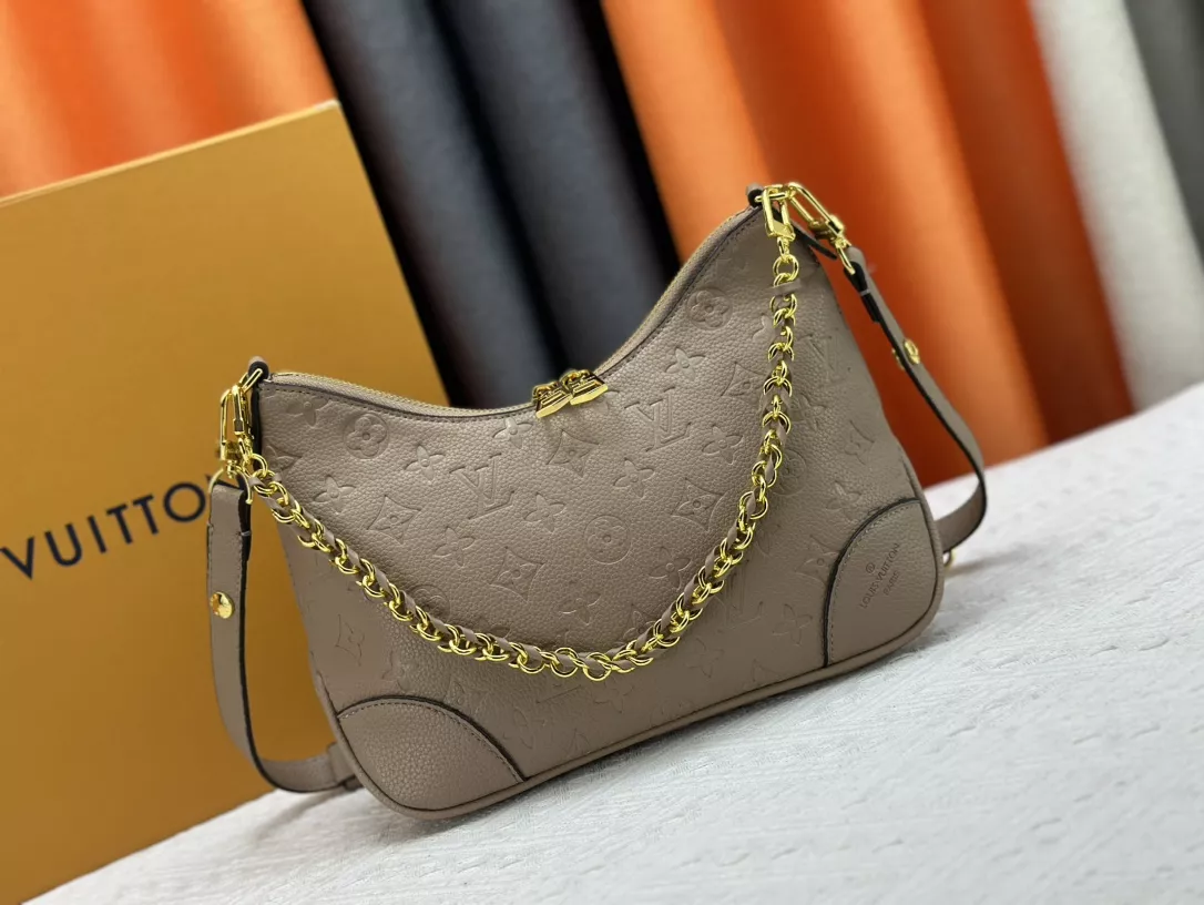 Louis Vuitton AAA Quality Messenger Bags For Women Trendy 9976