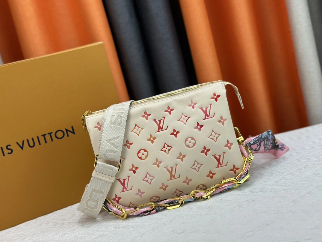 Louis Vuitton AAA Quality Messenger Bags For Women Unique 6004