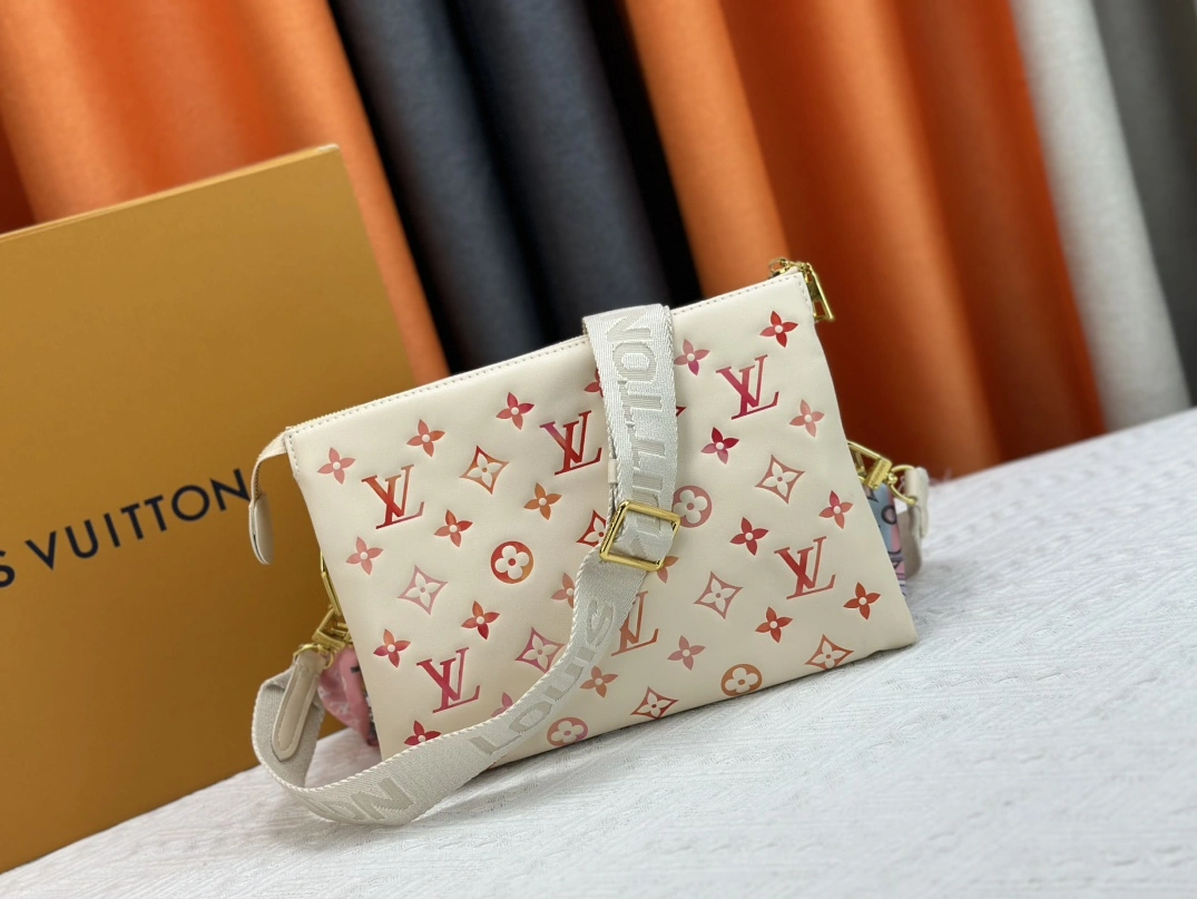 Louis Vuitton AAA Quality Messenger Bags For Women Unique 6004