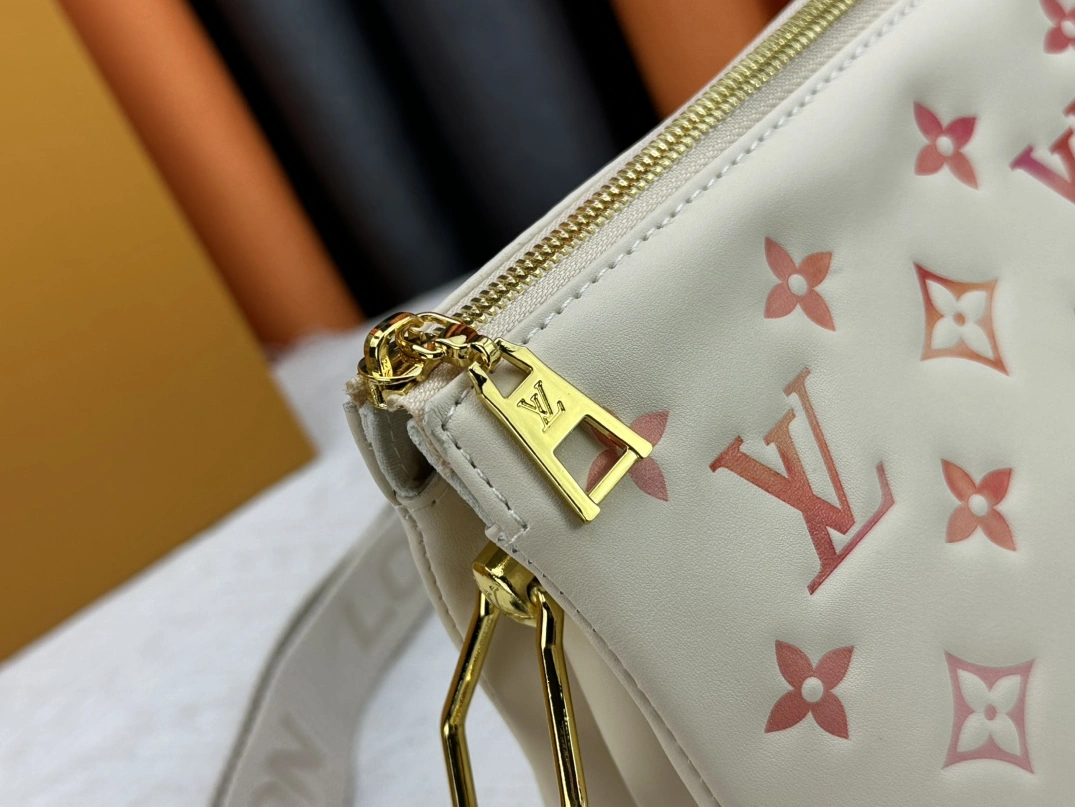 Louis Vuitton AAA Quality Messenger Bags For Women Unique 6004