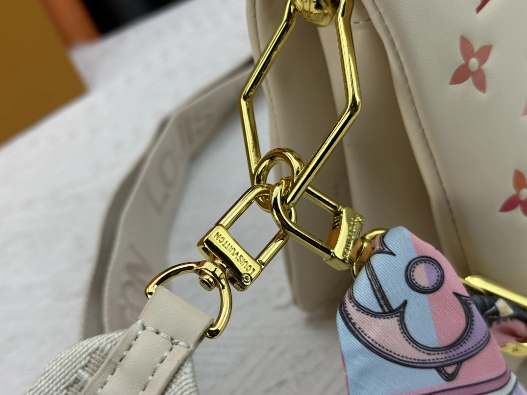 Louis Vuitton AAA Quality Messenger Bags For Women Unique 6004