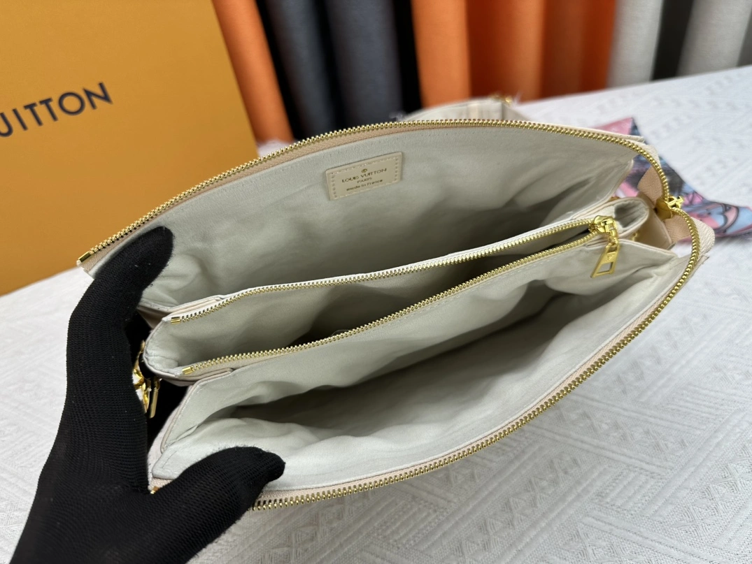 Louis Vuitton AAA Quality Messenger Bags For Women Unique 6004
