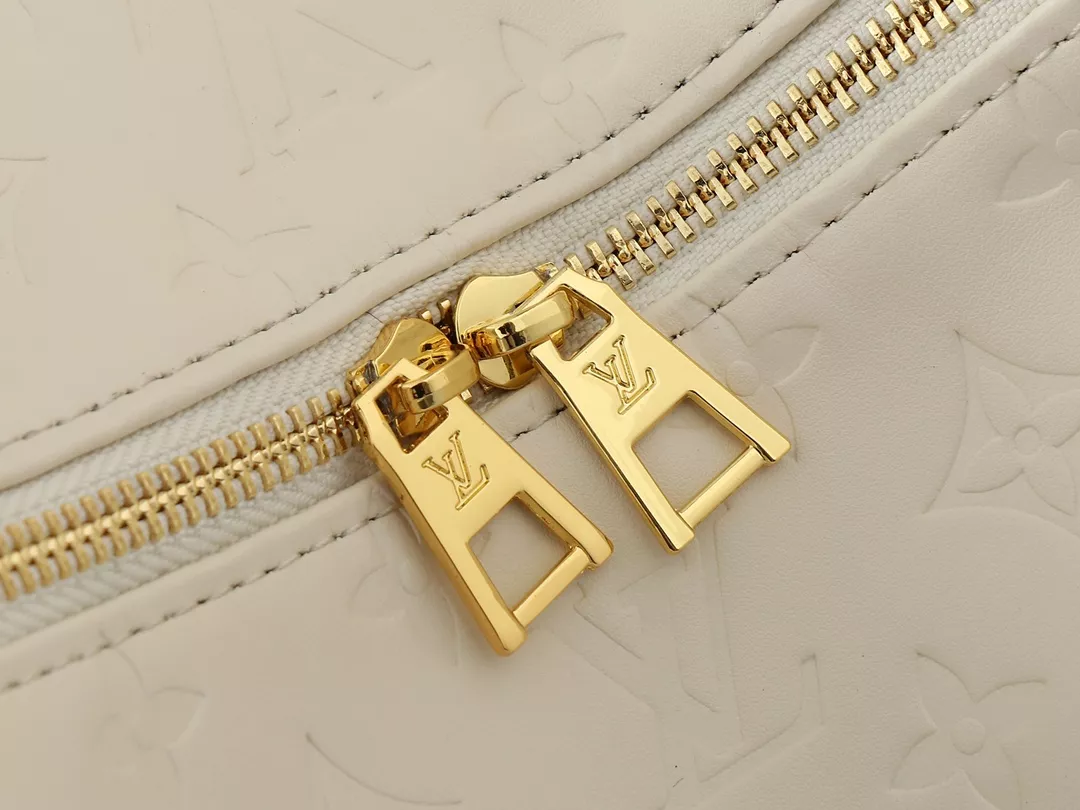 Louis Vuitton AAA Quality Messenger Bags For Women Unique 6985