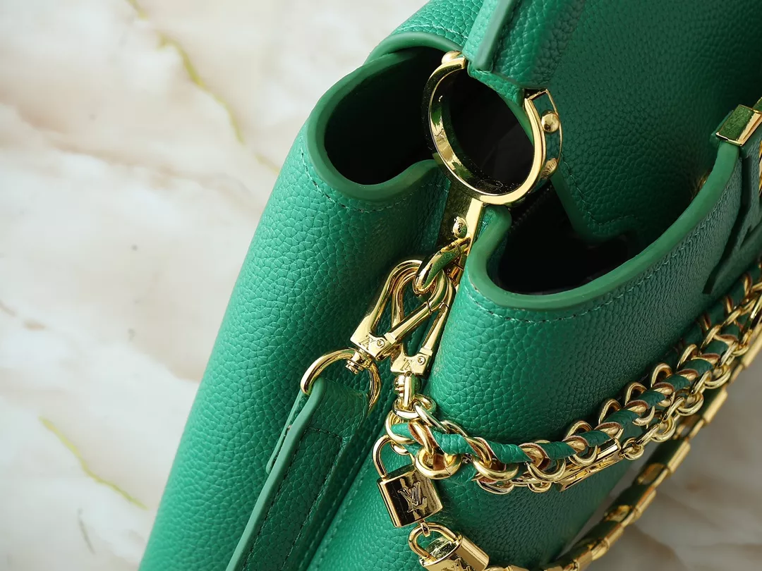 Louis Vuitton AAA Quality Messenger Bags For Women Unique 8844