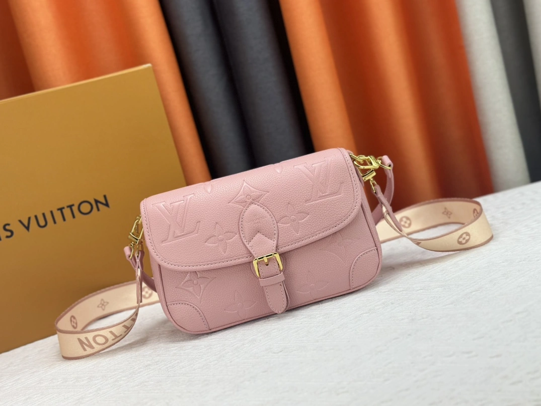 Louis Vuitton AAA Quality Messenger Bags For Women UrbanStyle 3576