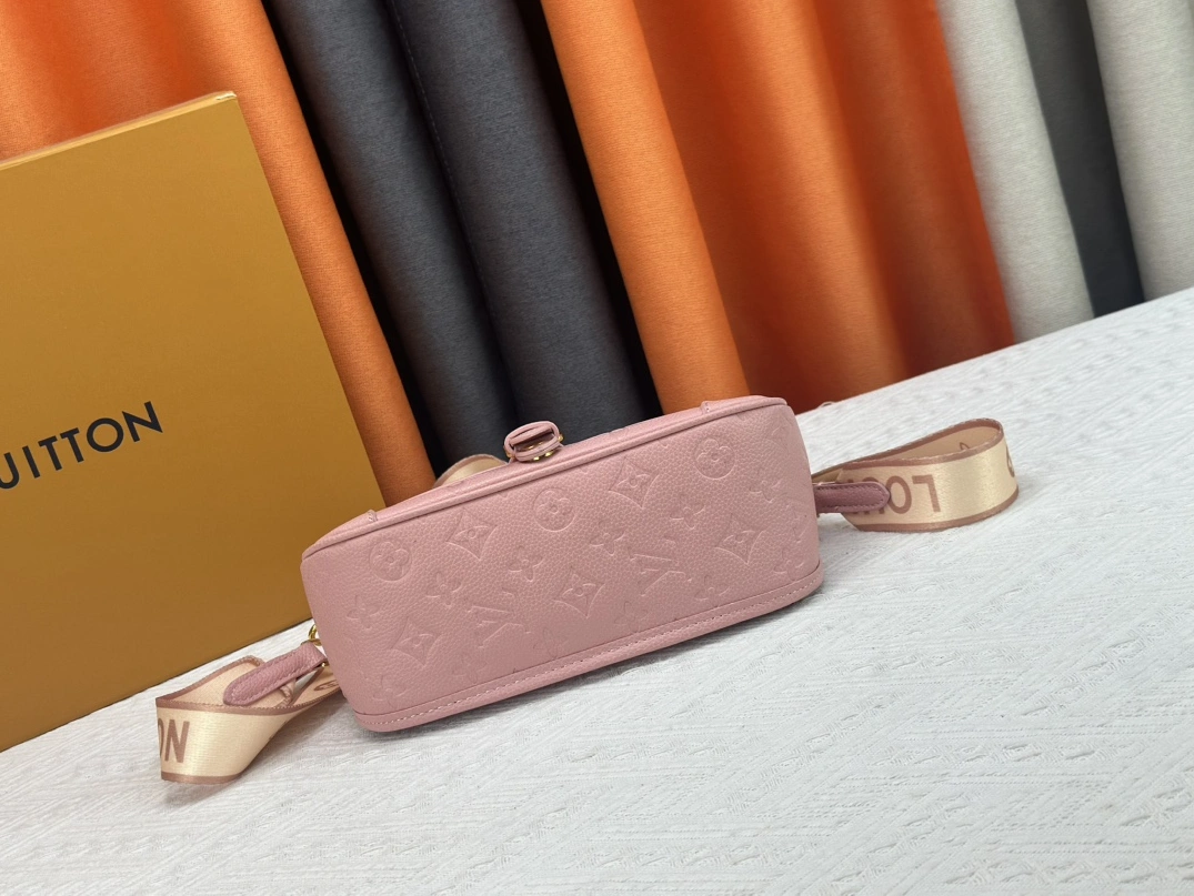 Louis Vuitton AAA Quality Messenger Bags For Women UrbanStyle 3576