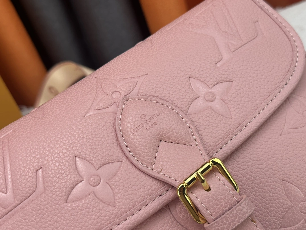 Louis Vuitton AAA Quality Messenger Bags For Women UrbanStyle 3576