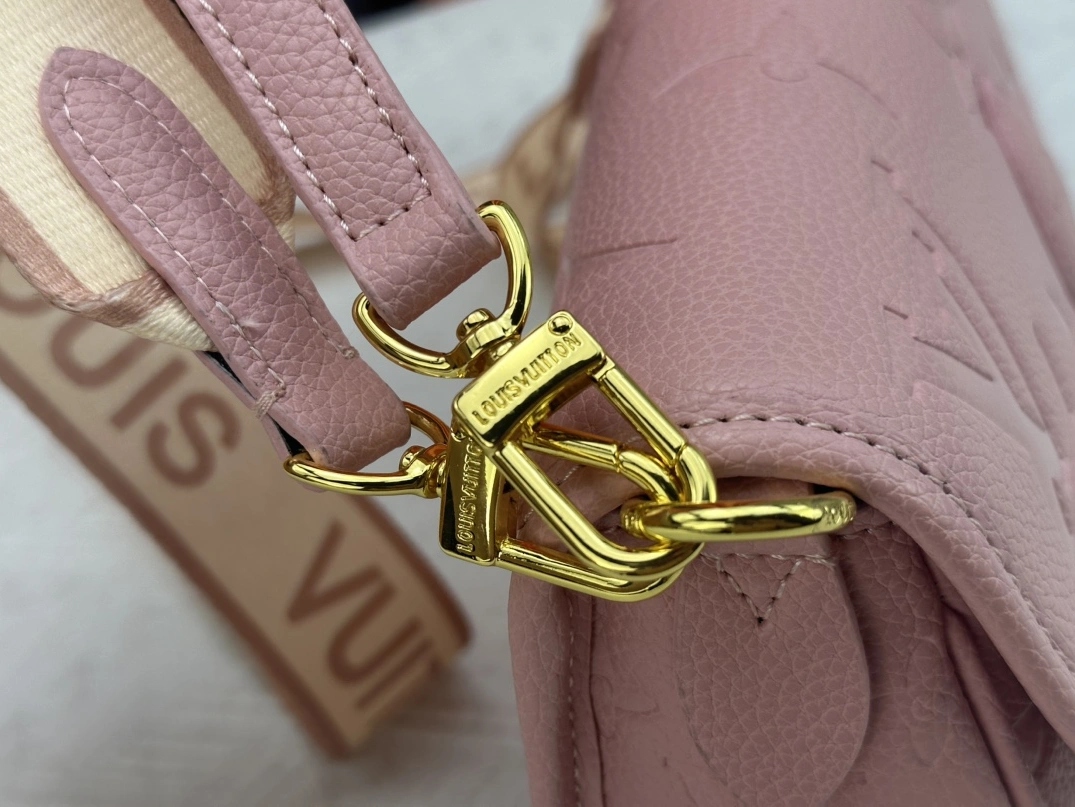 Louis Vuitton AAA Quality Messenger Bags For Women UrbanStyle 3576