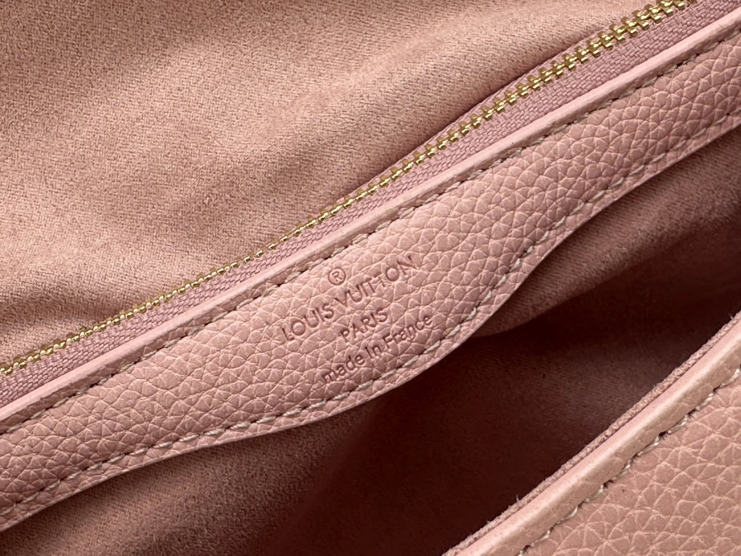 Louis Vuitton AAA Quality Messenger Bags For Women UrbanStyle 3576