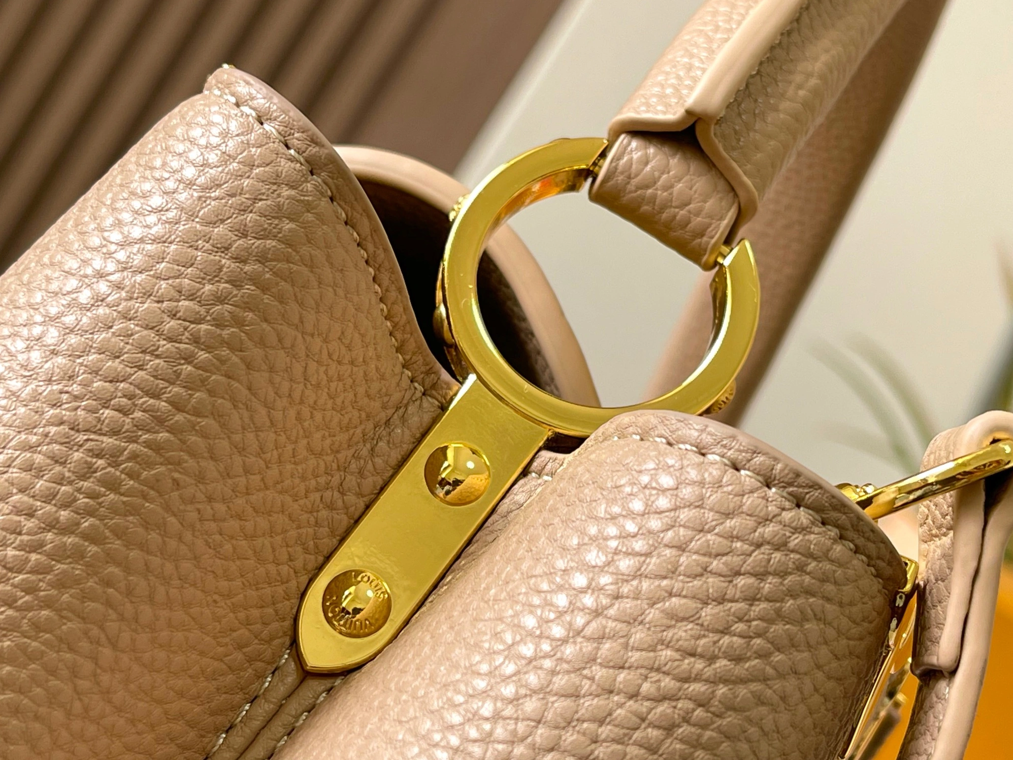 Louis Vuitton AAA Quality Messenger Bags For Women UrbanStyle 9135