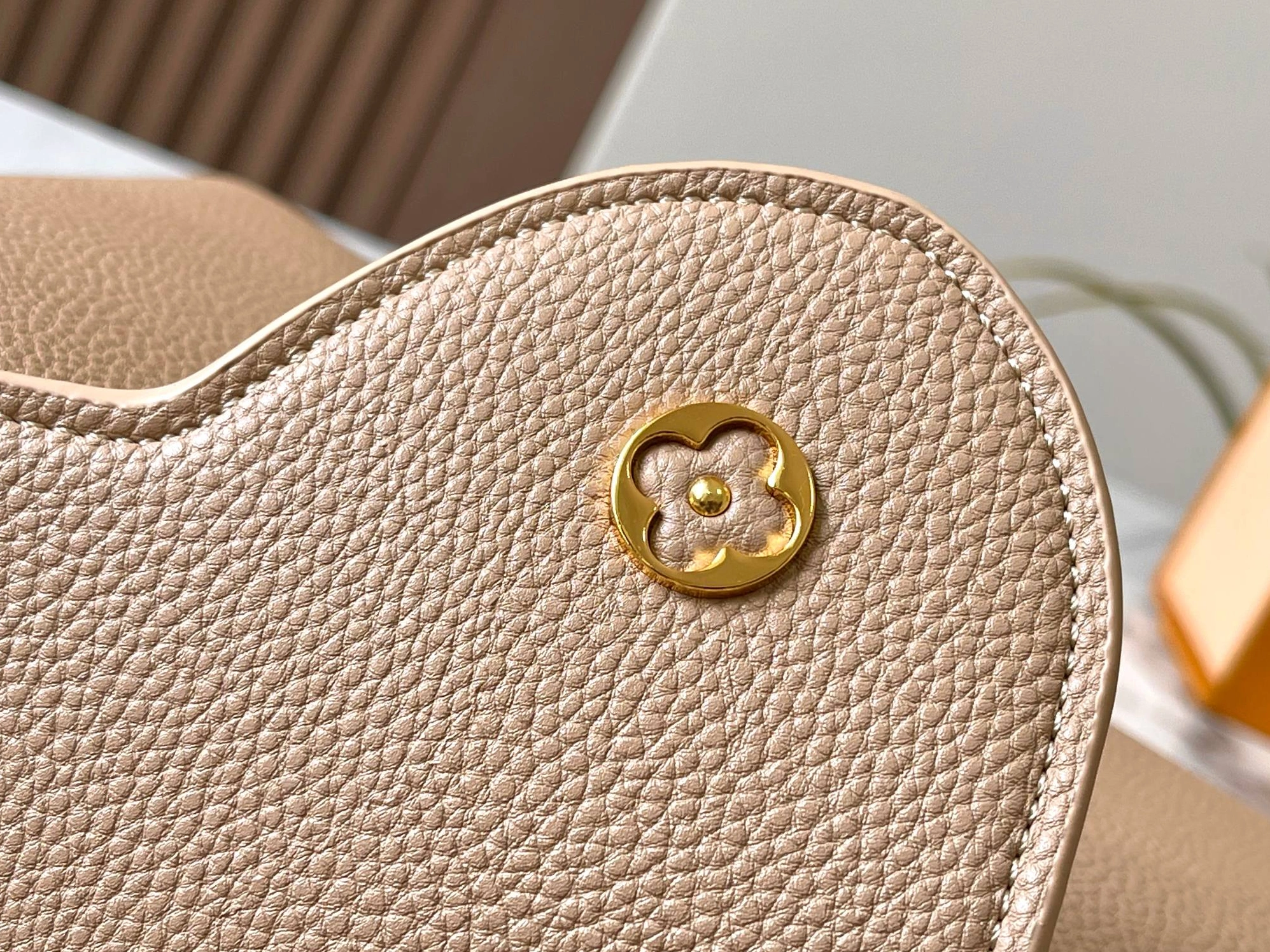 Louis Vuitton AAA Quality Messenger Bags For Women UrbanStyle 9135