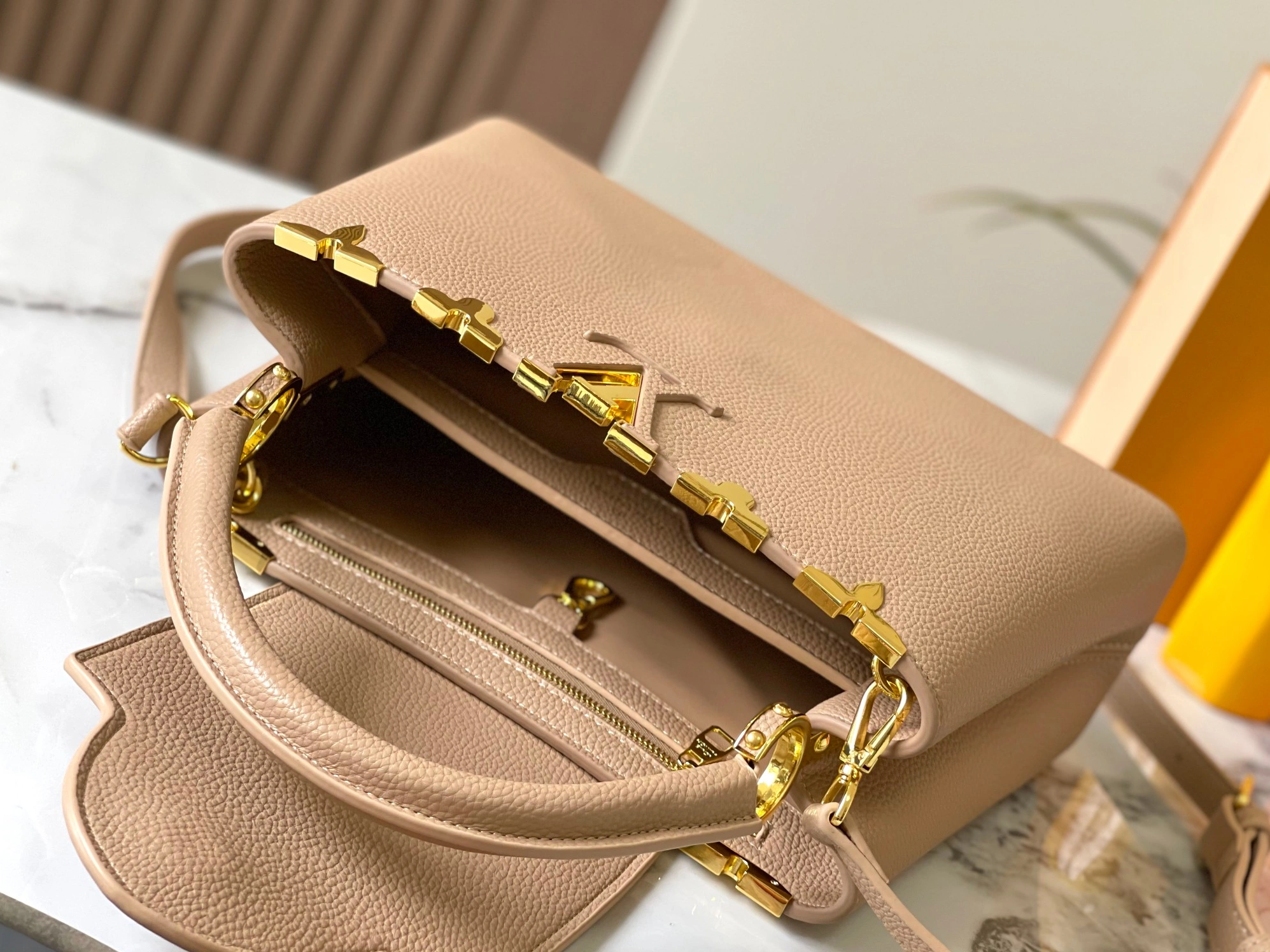 Louis Vuitton AAA Quality Messenger Bags For Women UrbanStyle 9135