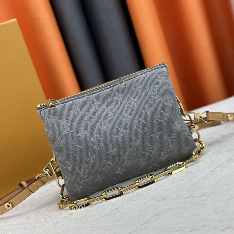 Louis Vuitton AAA Quality Messenger Bags For Women Versatile 2700