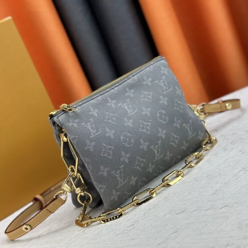 Louis Vuitton AAA Quality Messenger Bags For Women Versatile 2700
