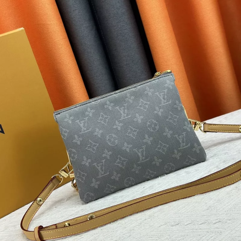 Louis Vuitton AAA Quality Messenger Bags For Women Versatile 2700