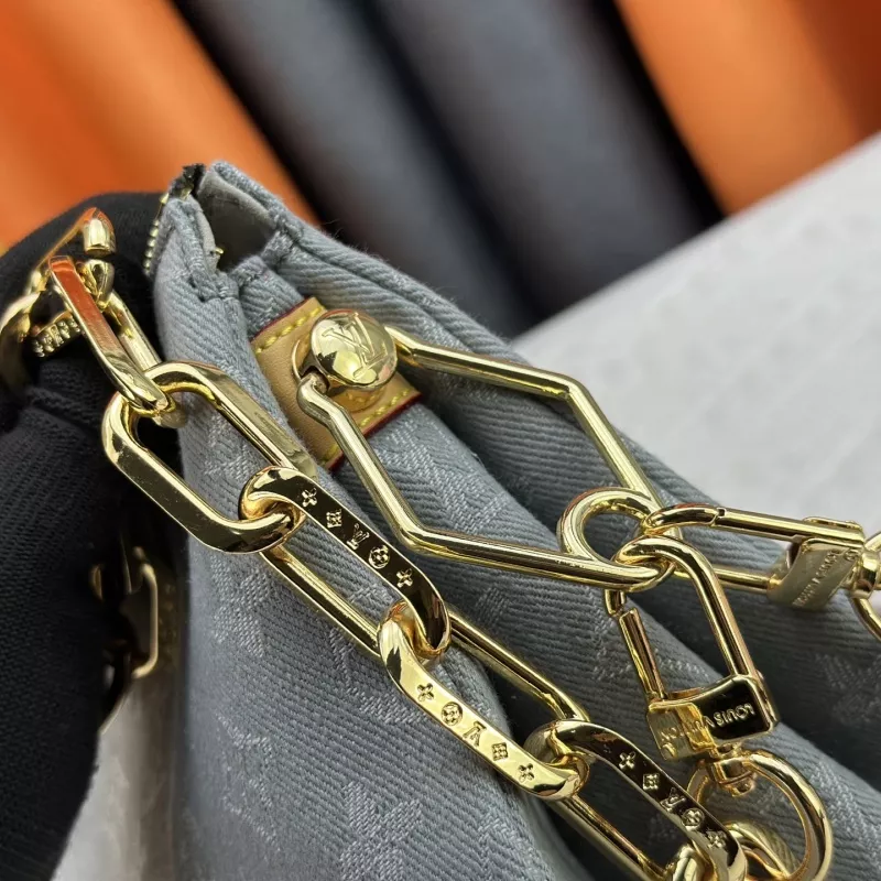 Louis Vuitton AAA Quality Messenger Bags For Women Versatile 2700
