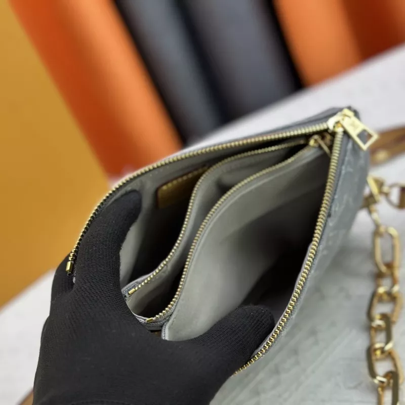 Louis Vuitton AAA Quality Messenger Bags For Women Versatile 2700