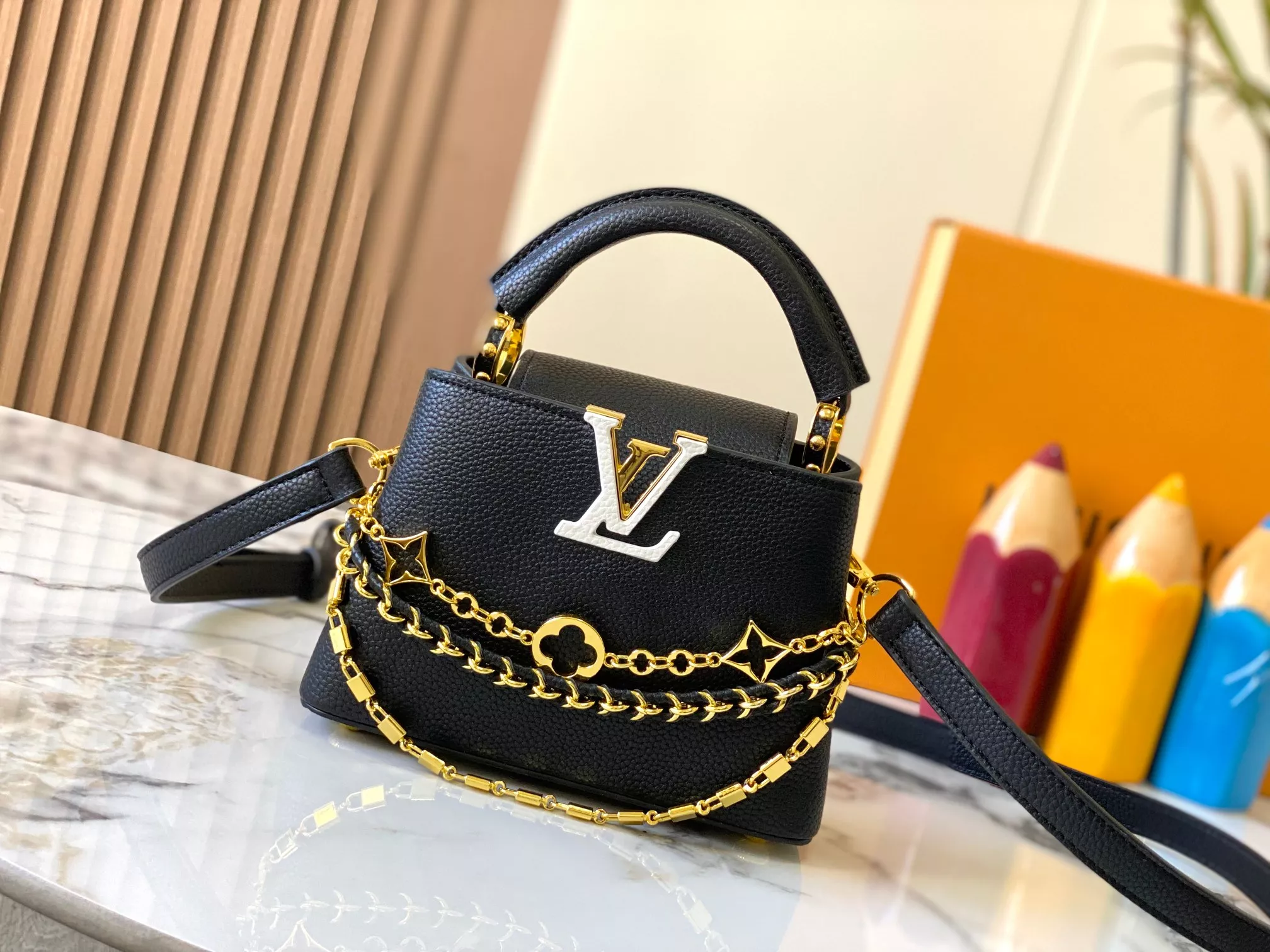 Louis Vuitton AAA Quality Messenger Bags For Women Versatile 3697