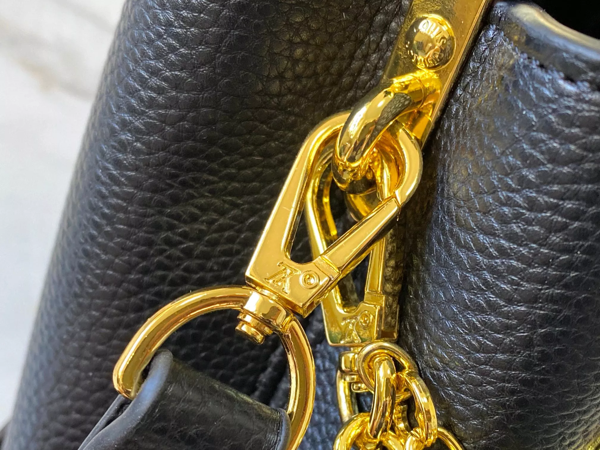 Louis Vuitton AAA Quality Messenger Bags For Women Versatile 3697
