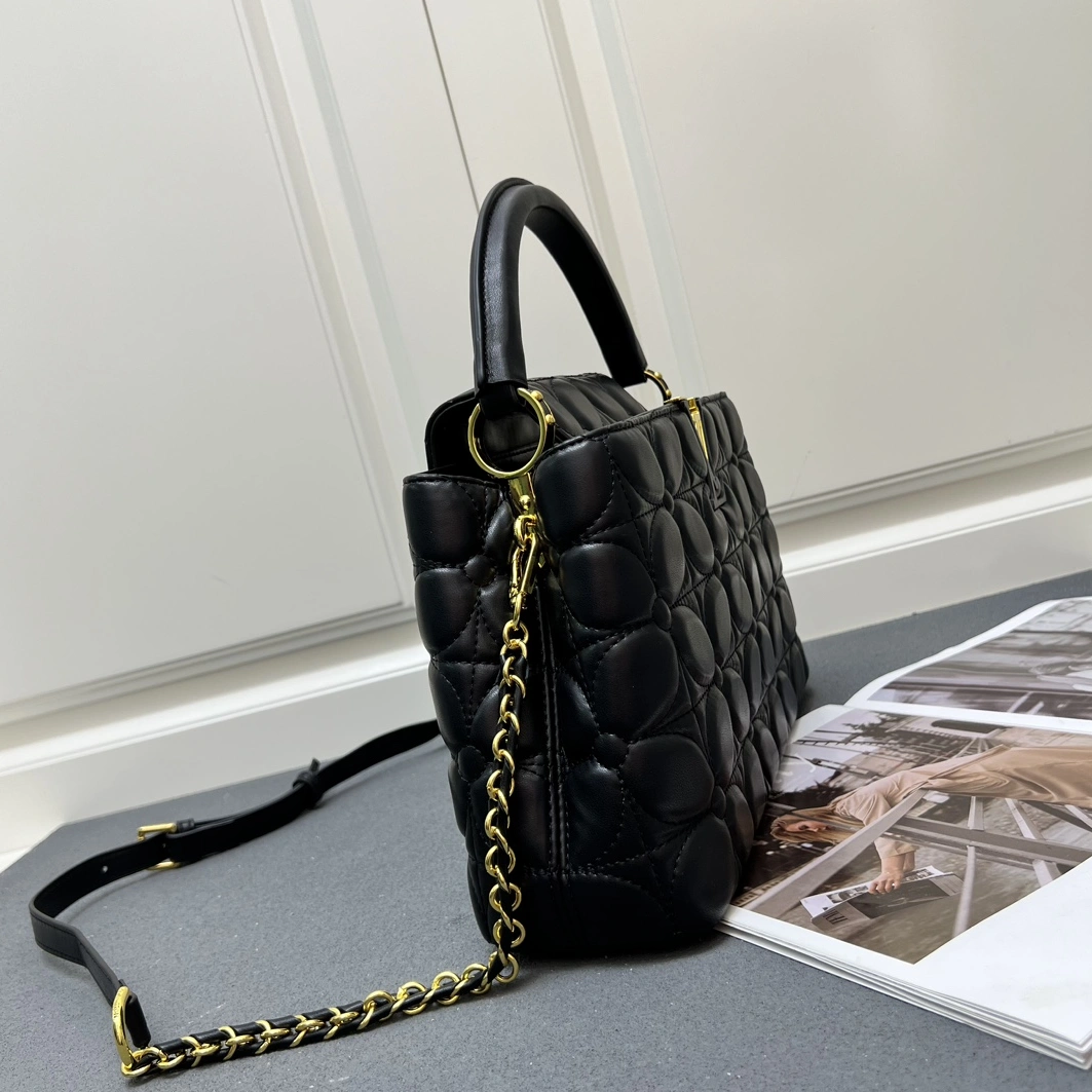 Louis Vuitton AAA Quality Messenger Bags For Women Versatile 6270