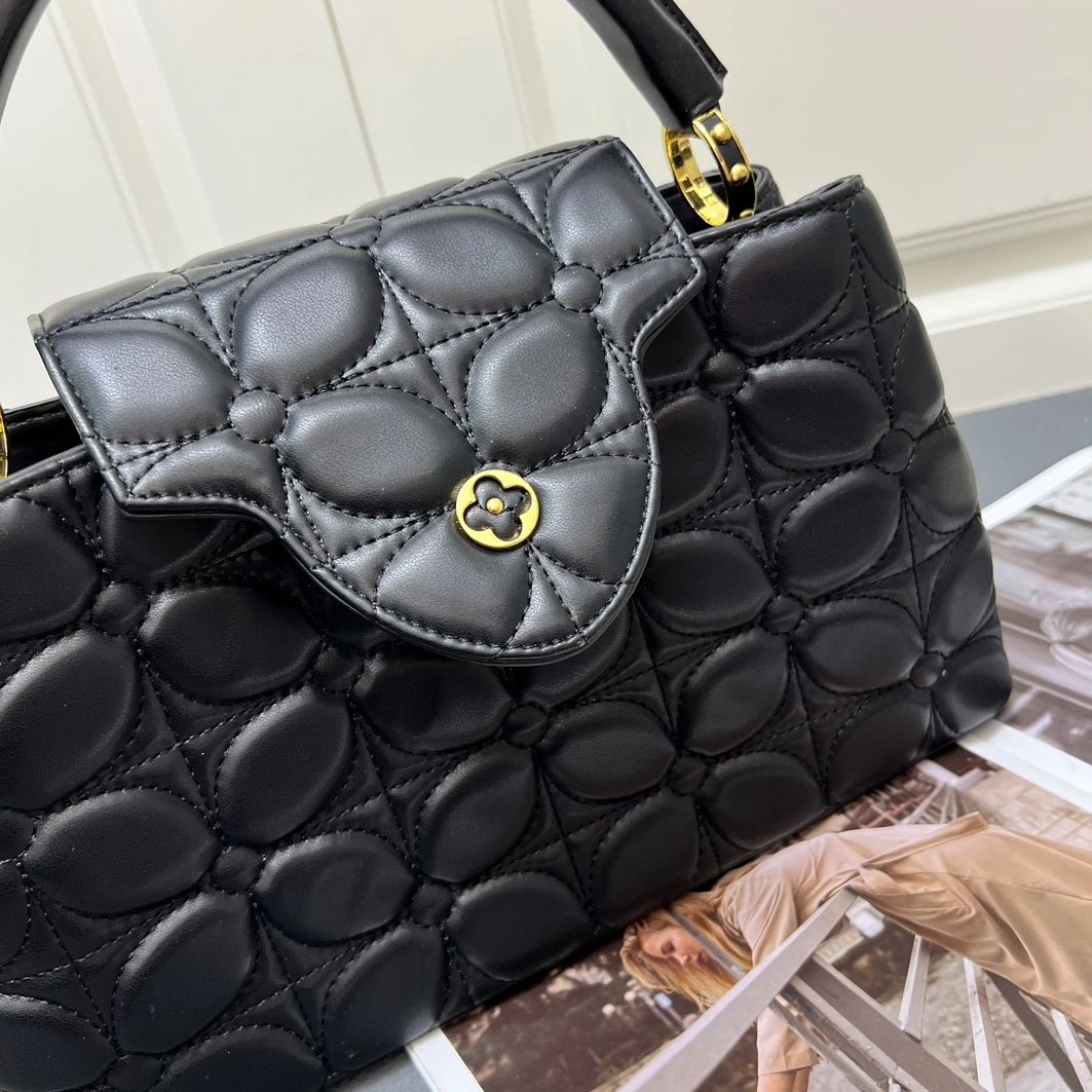 Louis Vuitton AAA Quality Messenger Bags For Women Versatile 6270