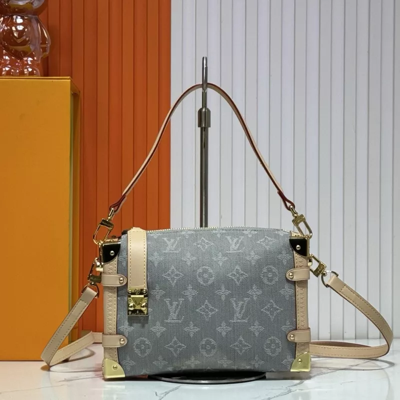 Louis Vuitton AAA Quality Messenger Bags For Women Versatile 8482