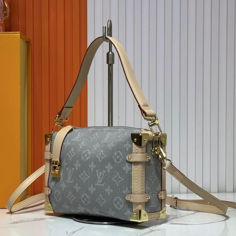Louis Vuitton AAA Quality Messenger Bags For Women Versatile 8482