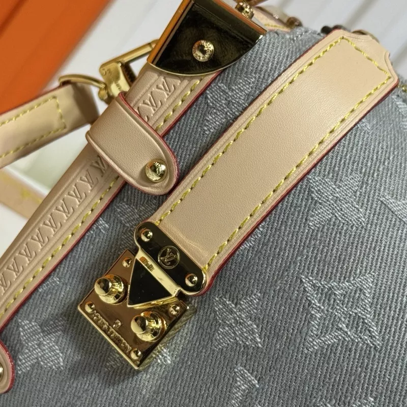 Louis Vuitton AAA Quality Messenger Bags For Women Versatile 8482