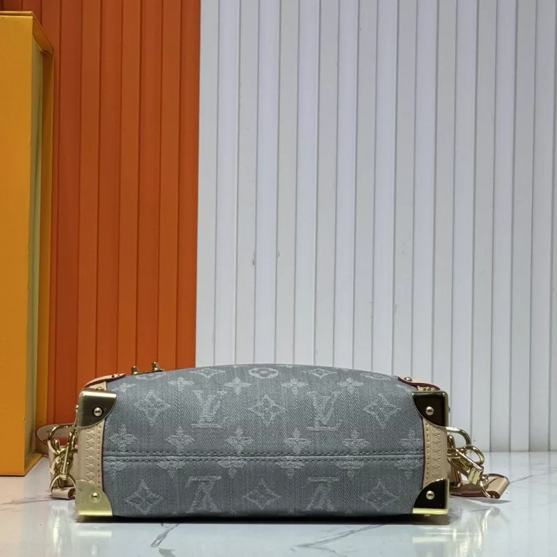Louis Vuitton AAA Quality Messenger Bags For Women Versatile 8482