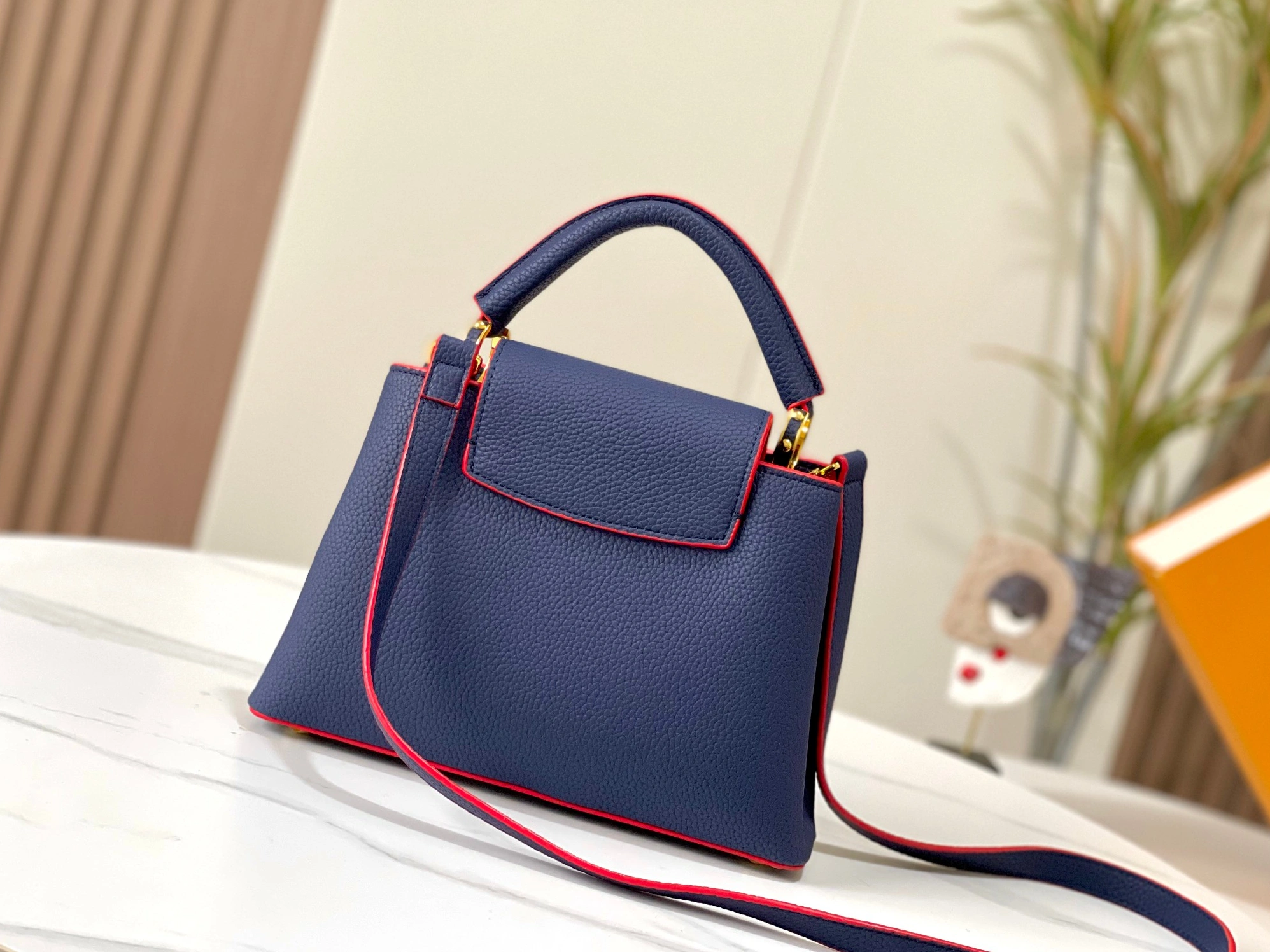 Louis Vuitton AAA Quality Messenger Bags For Women Vibrant 183